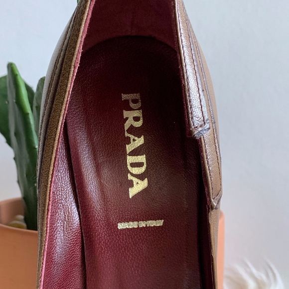 Vintage Prada Pump in Antiqued Tan Leather - Picture 6 of 8